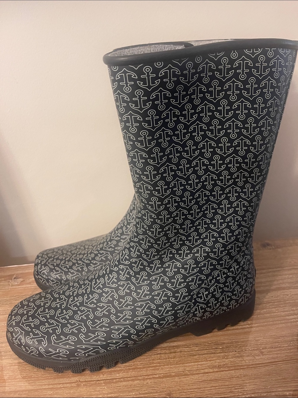 Sperry Navy Rain Boots with White Anchor Pattern